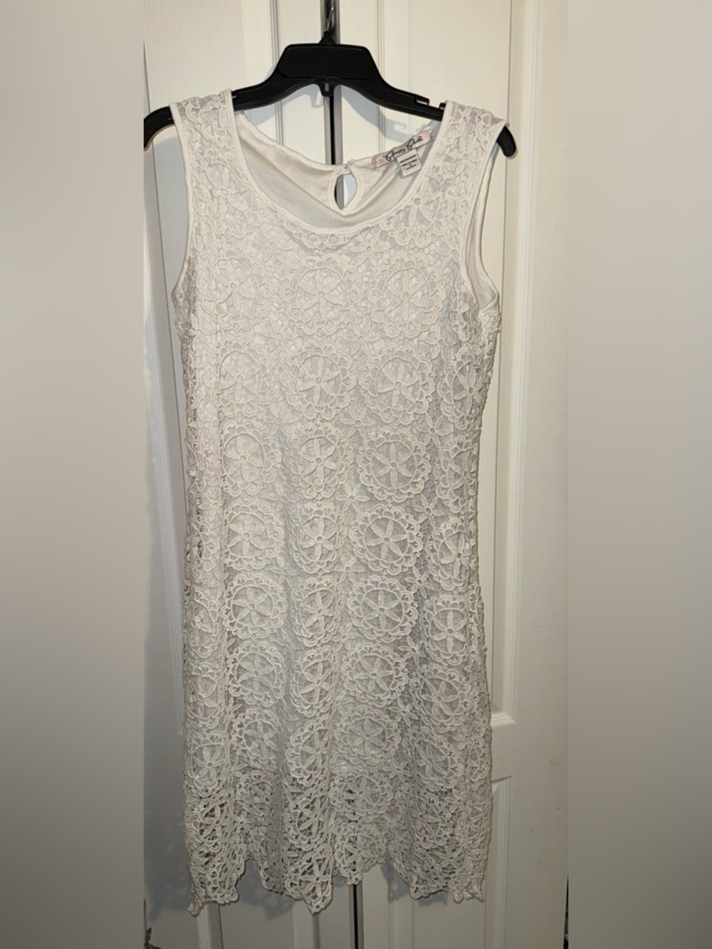 White Lace Sleeveless Dress